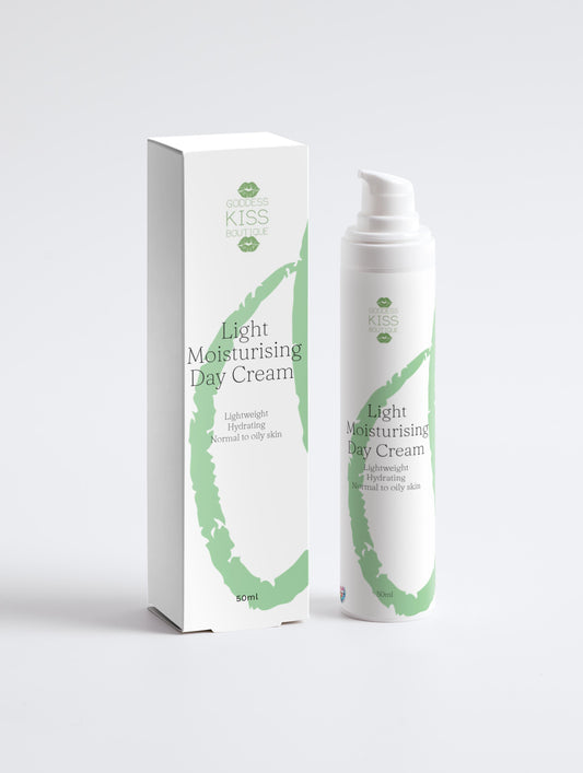 Lightweight Moisturizing Day Cream with Hyaluronic Acid & Betaine for Normal to Combination Skin